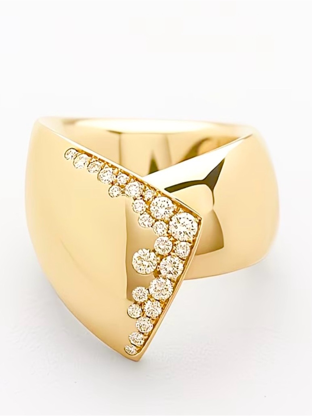 NWT Exaggerated 18k Gold & Pavé Set Diamond Ring~ Gold